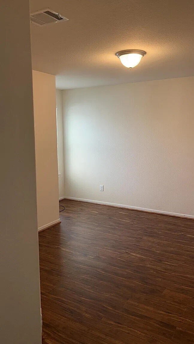Building Photo - 8007 Villa De Norte St