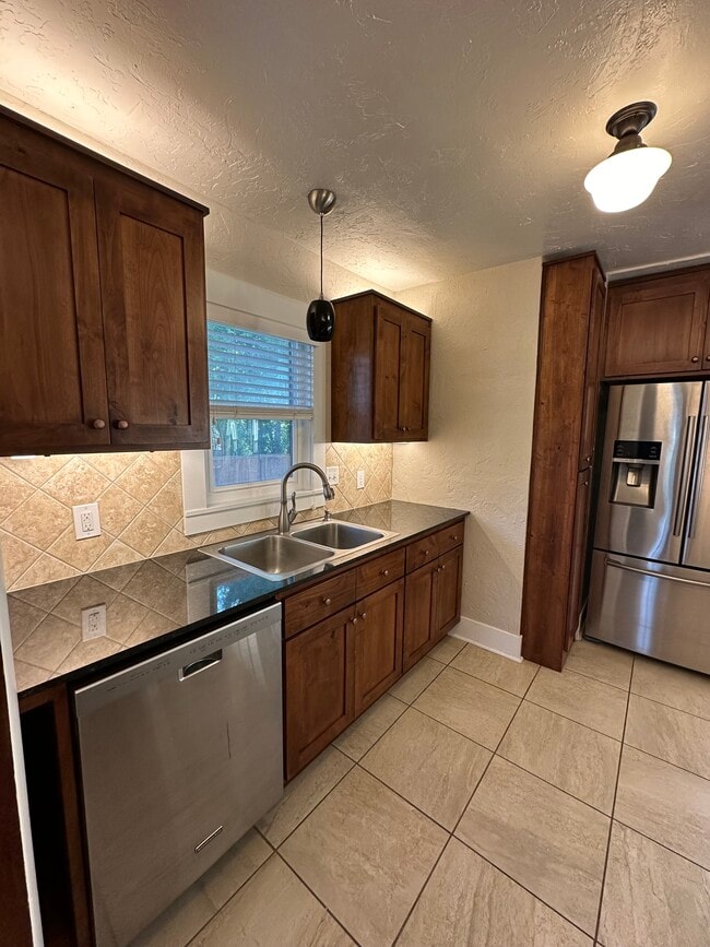 Building Photo - 1034 E Whitman St