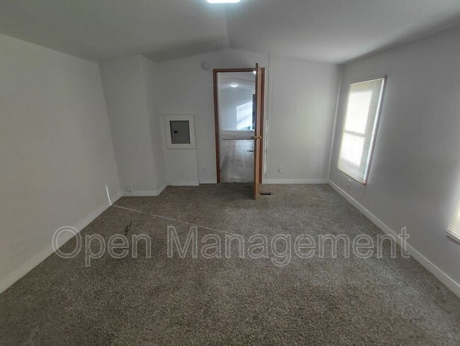 Building Photo - 301 Mantle Ave