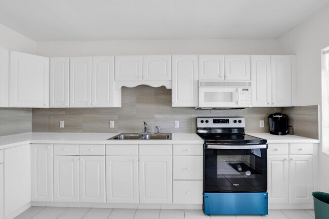 Building Photo - 320 Inlet Way