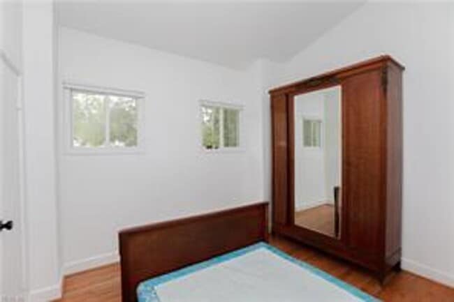 Building Photo - 4 BED/3 BATH LOCATED IN A WATERFRONT COMMU...