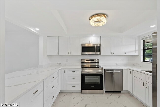 Building Photo - 151 Cypress Way E