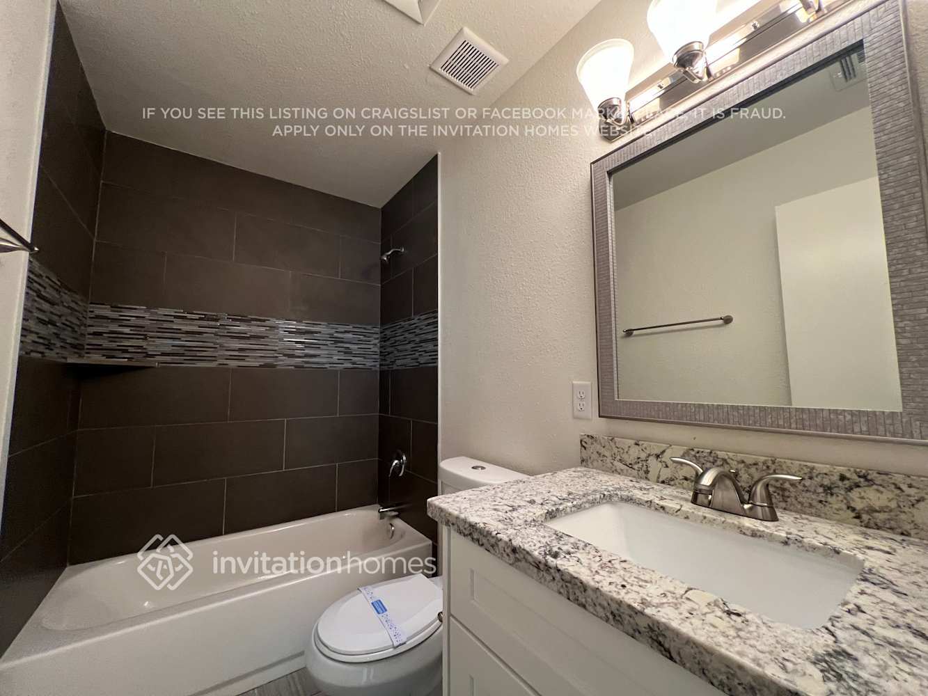 Building Photo - 2461 E Manhatton Dr