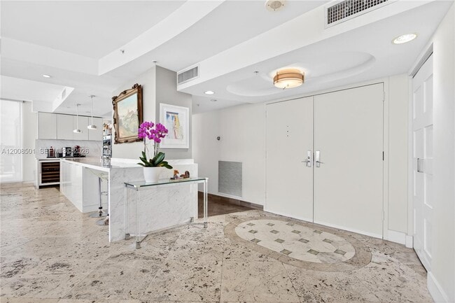 Building Photo - 1900 Sunset Harbour Dr