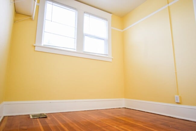 Building Photo - CLE-4637