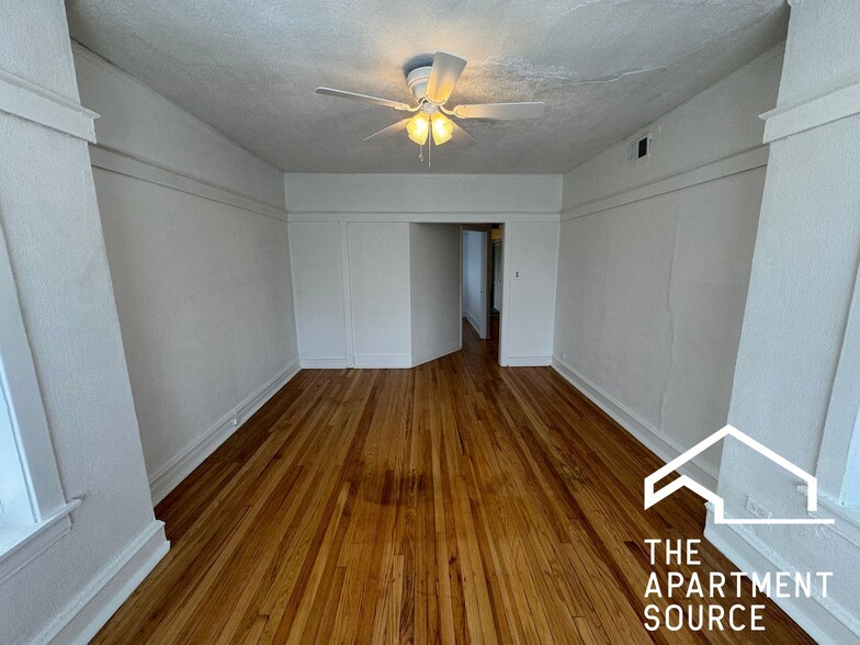 Building Photo - 5438 W Potomac Ave