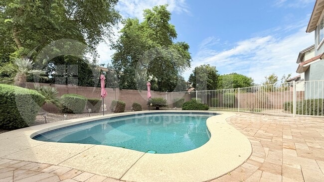 Building Photo - 3945 E Mesquite St