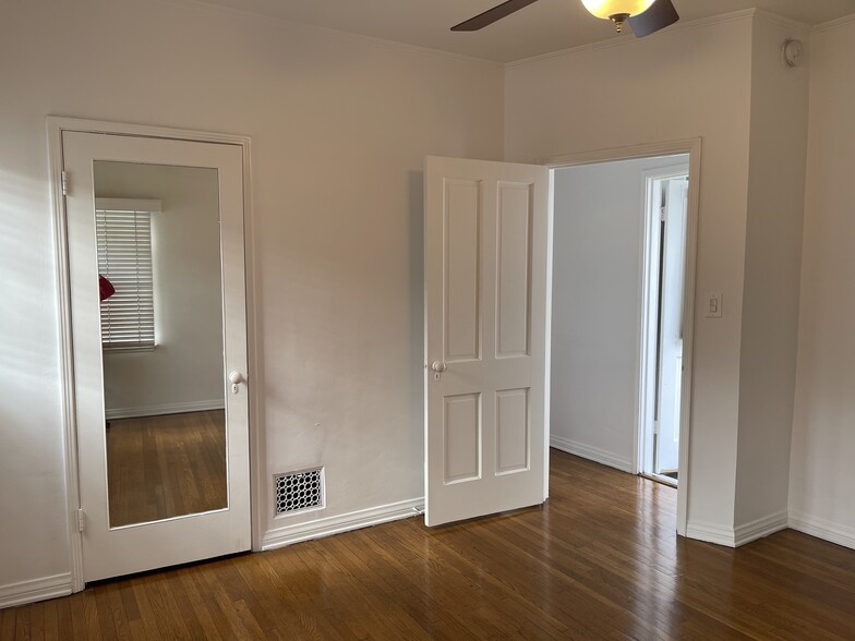 Bedroom with walk in closet - 112 N Edgemont St