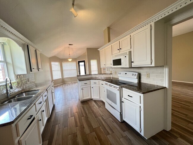 Building Photo - 9300 Buttonwood Ave