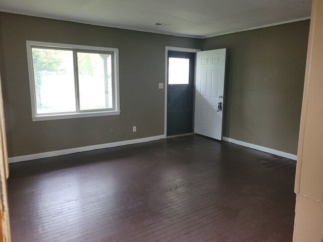 Building Photo - 2 bed 1 bath