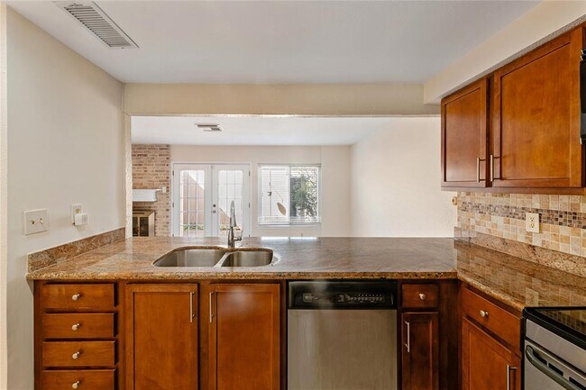 Building Photo - 11614 Village Pl Dr