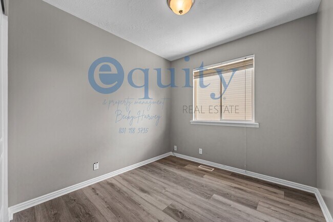 Building Photo - 703 Ry Ln