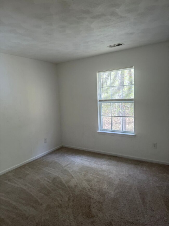 Building Photo - HOLLAND OAKS