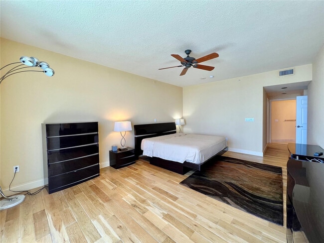 Building Photo - 6001 N Ocean Dr