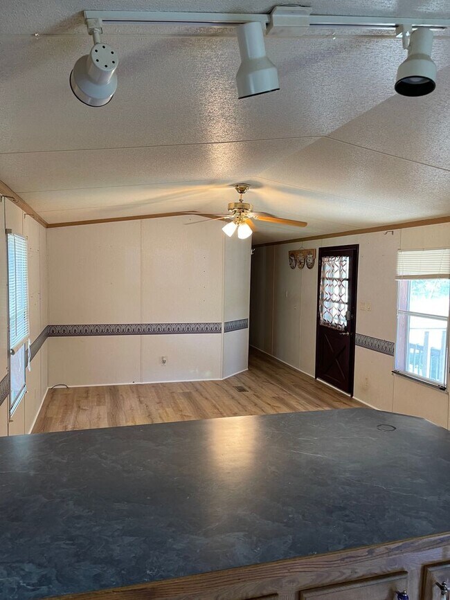 Building Photo - 3 bedroom home Fayetville PA!