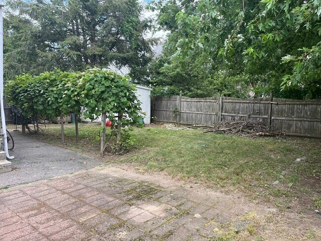 Building Photo - 98 Dexter Ave