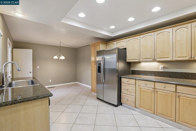 Building Photo - 1035 Alta Mesa Dr