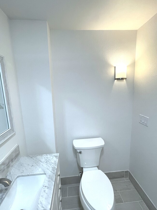 Building Photo - 1515 Sawyerwood Ave