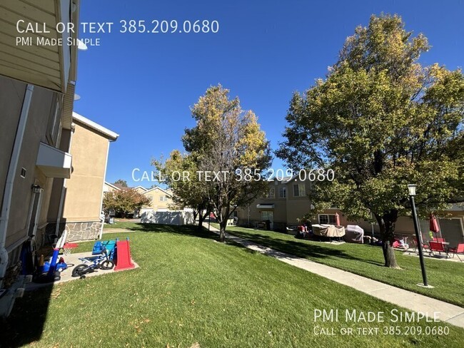 Building Photo - Updated 3-Bed Townhome in West Jordan Gate...