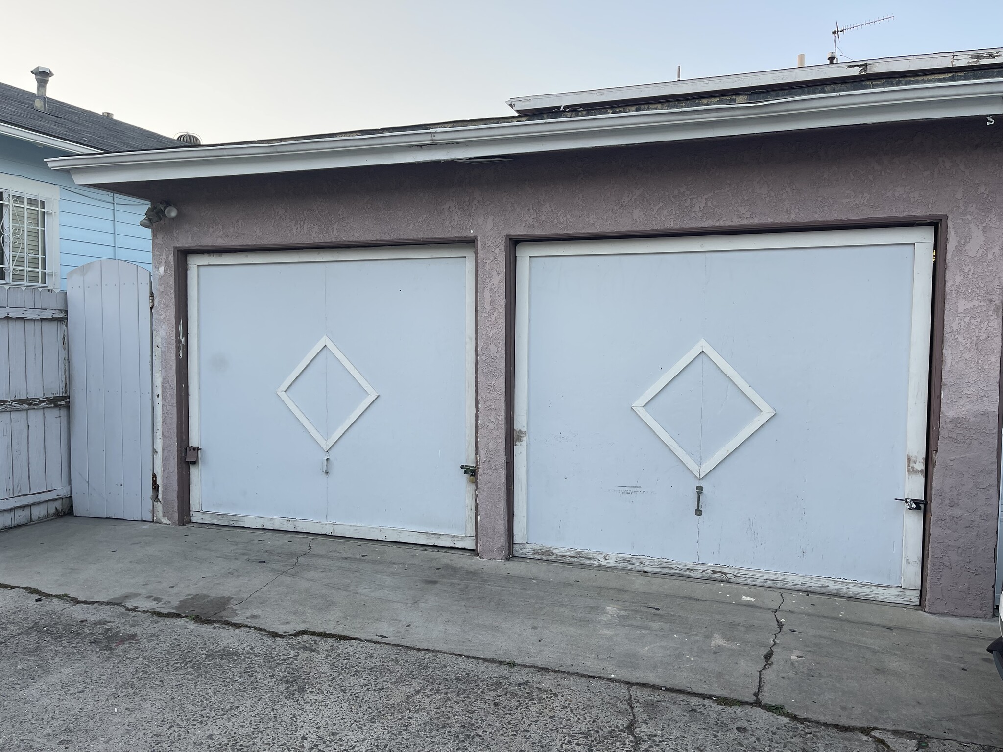 Garage - 437 W 11th St