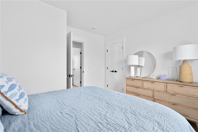 Building Photo - 69 Connection St