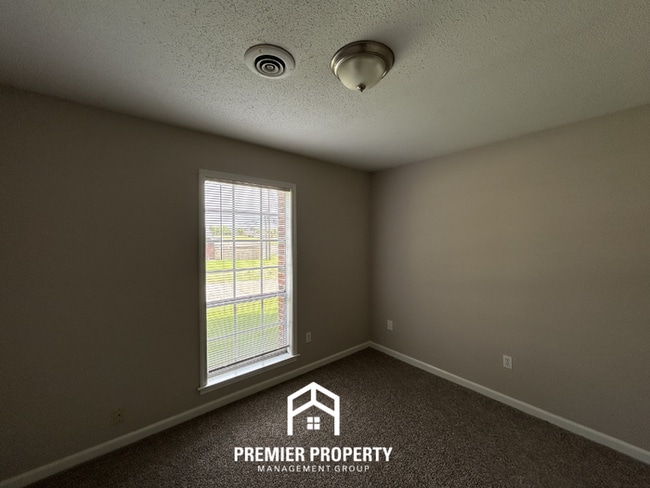 Building Photo - Charming 3BR/2BA Horn Lake Home | Hardwood Floors, 2-Car Garage & Fenced Yard