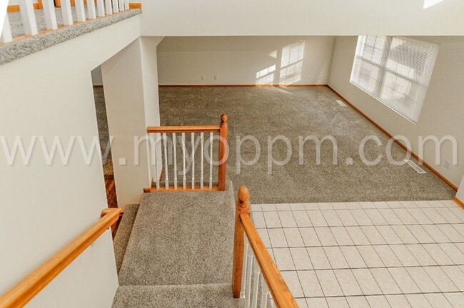 Building Photo - Bright and Spacious 4 Bedroom Home | Bellevue