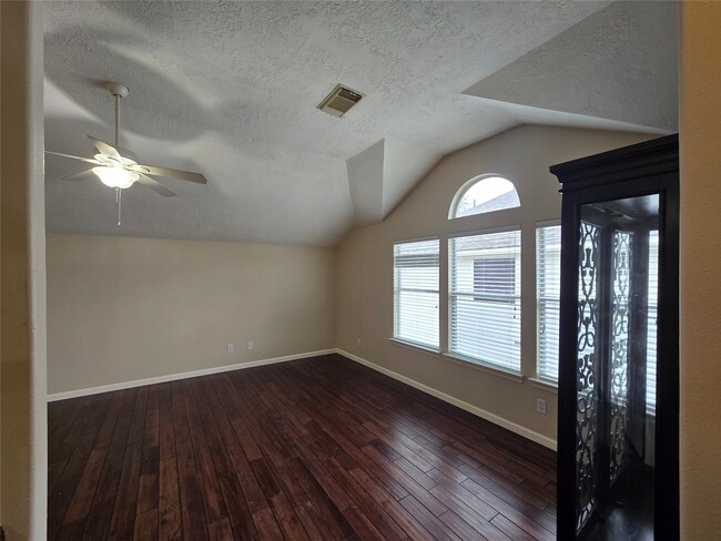 Building Photo - 12331 Natchez Park Ln