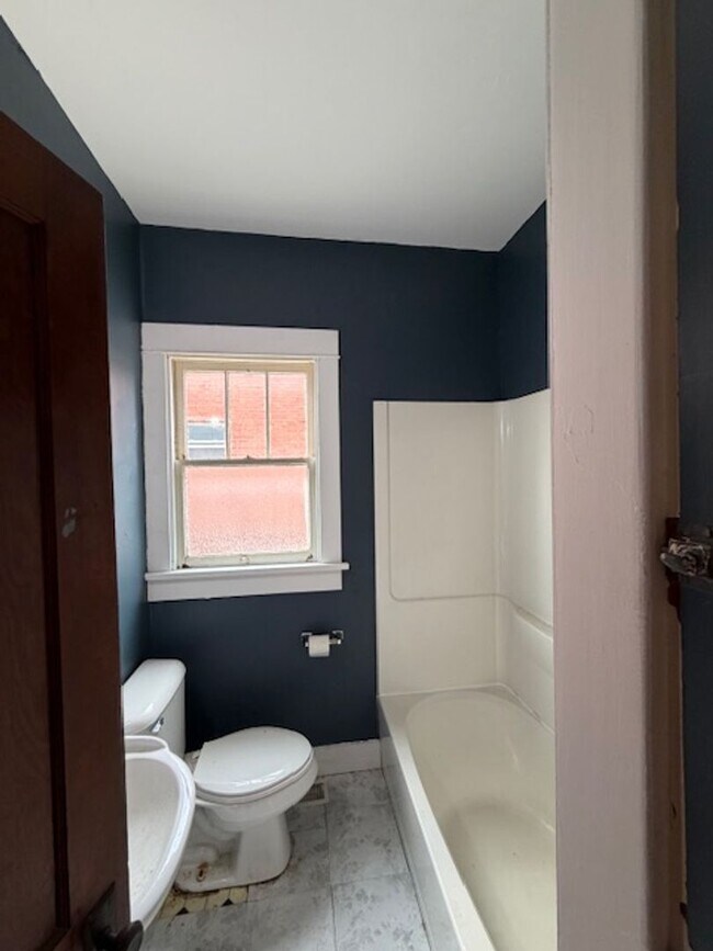 Building Photo - House for Rent in Canton