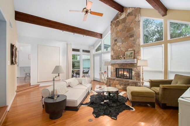 Building Photo - 2522 Wordsworth St