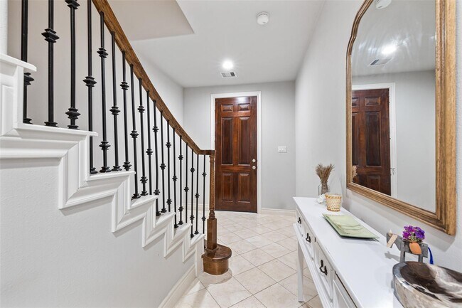 Building Photo - 2712 Sherwin St