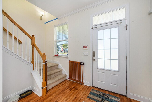 Building Photo - 520 Crossland Dr