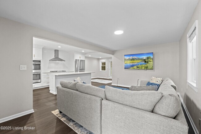 Building Photo - 1112 E Burnett Ave