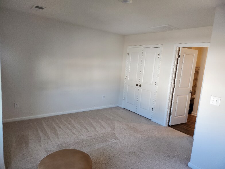 Building Photo - 120 Aleppo Ln