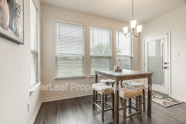 Building Photo - 302 Colonial Blf