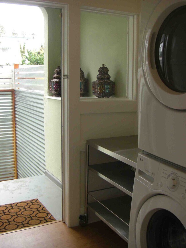 Laundry room - 2022 N Bronson Ave