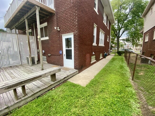 Building Photo - 333 Orange St