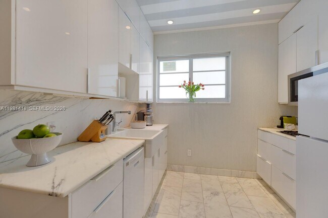 Building Photo - 739 11th St