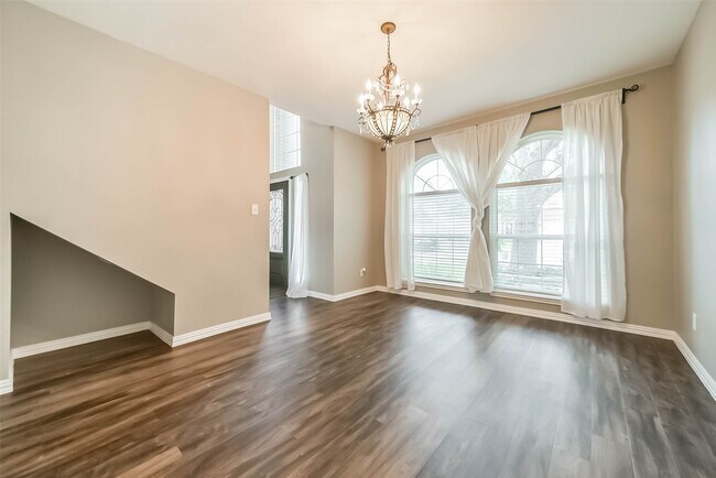 Building Photo - 6219 Summerville Ln