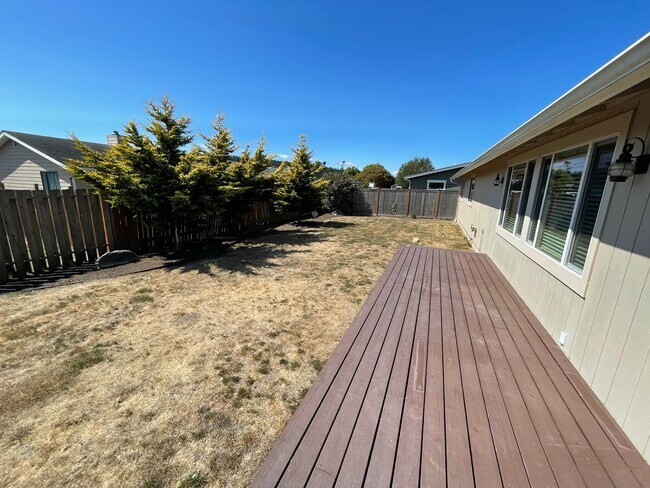 Building Photo - 5311 Kingsway