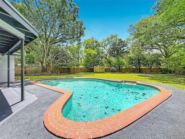 Building Photo - 4330 SW 7th St