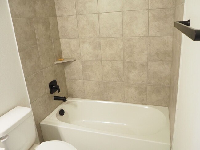 Building Photo - 4 Bed 4.5 Bath in Argyle