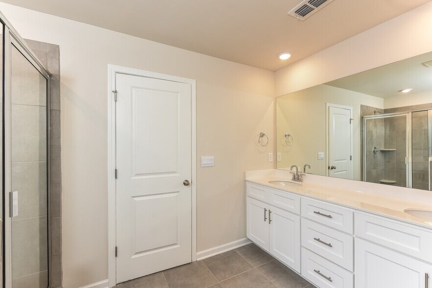 Building Photo - 5915 Green Ash Ct
