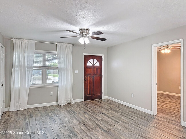 Building Photo - 170 Moore Ave