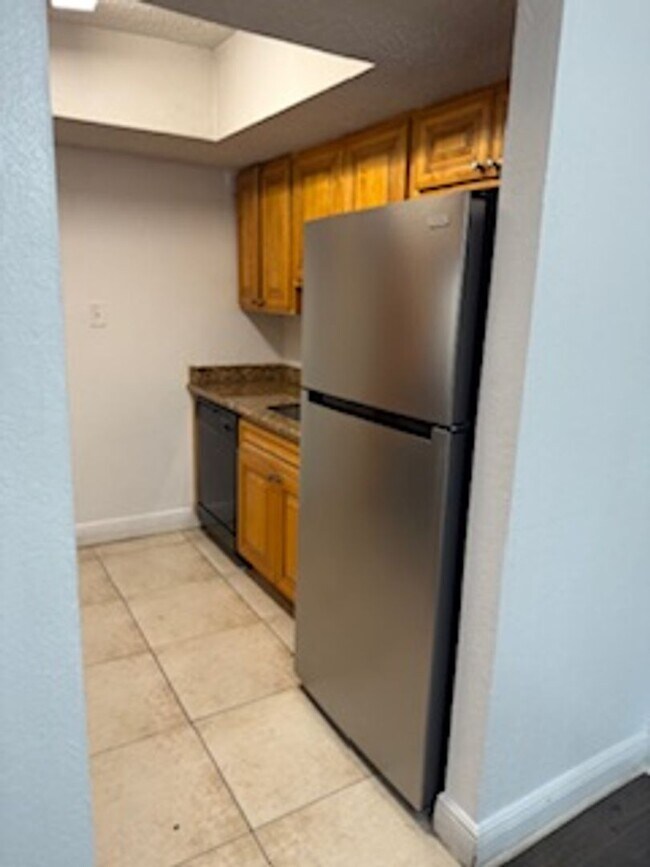 Building Photo - Large two bedroom condo