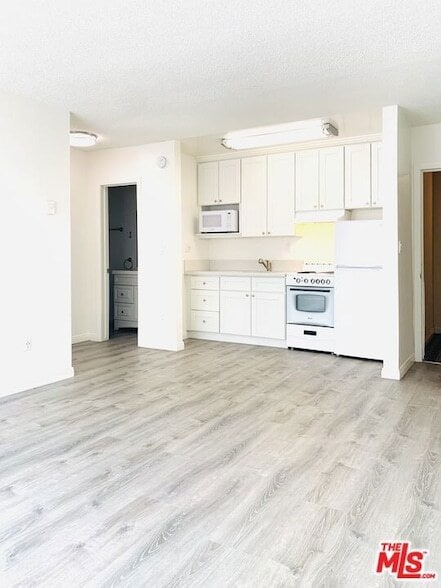 Building Photo - 1833 Normandie Ave