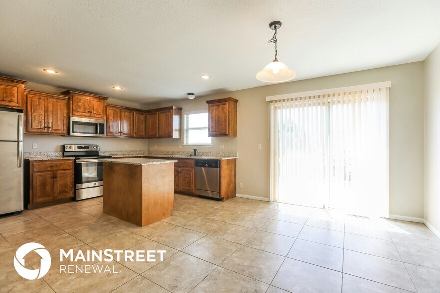 Building Photo - 592 S Walnut St