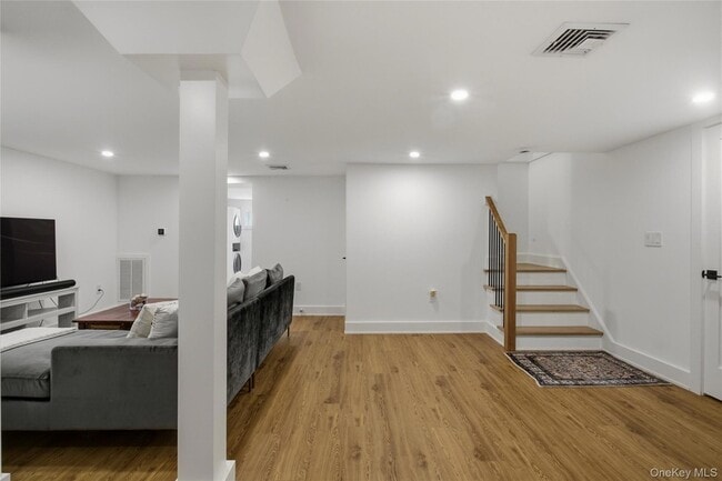Building Photo - 525 3rd St