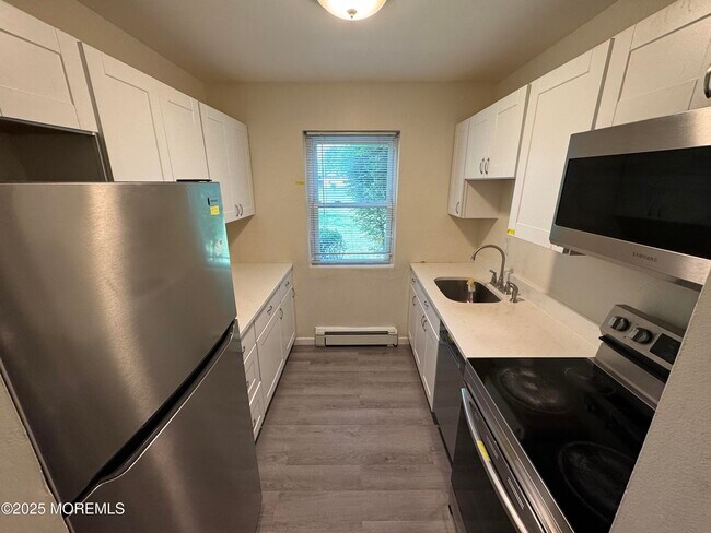 Building Photo - 289 Main St