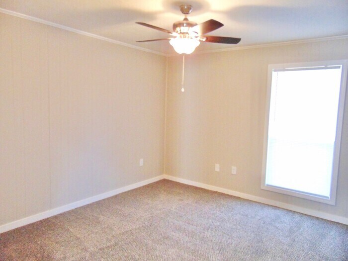 Building Photo - 523 Rusk Dr